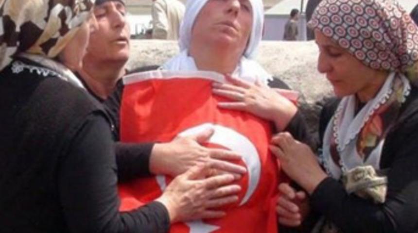 "Balamın al bayrağını verin g&ouml;ğs&uuml;me koyayım"