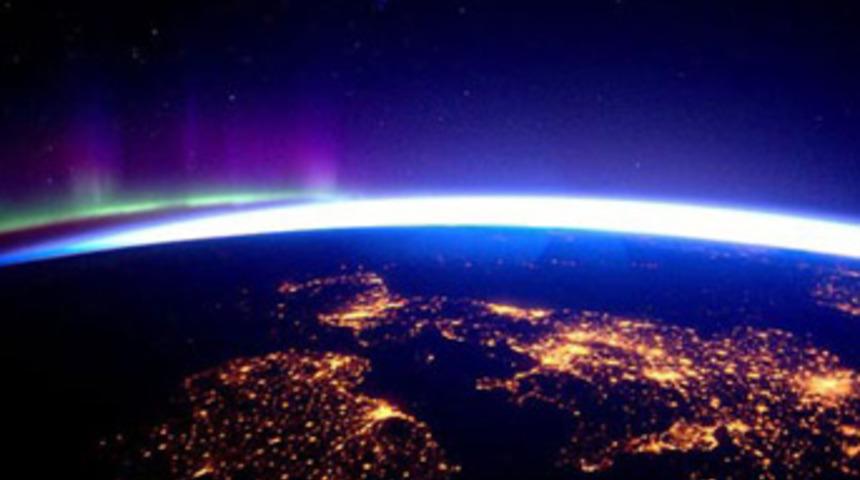 Uzaydan d&uuml;nyamız işte b&ouml;yle g&ouml;r&uuml;n&uuml;yor!