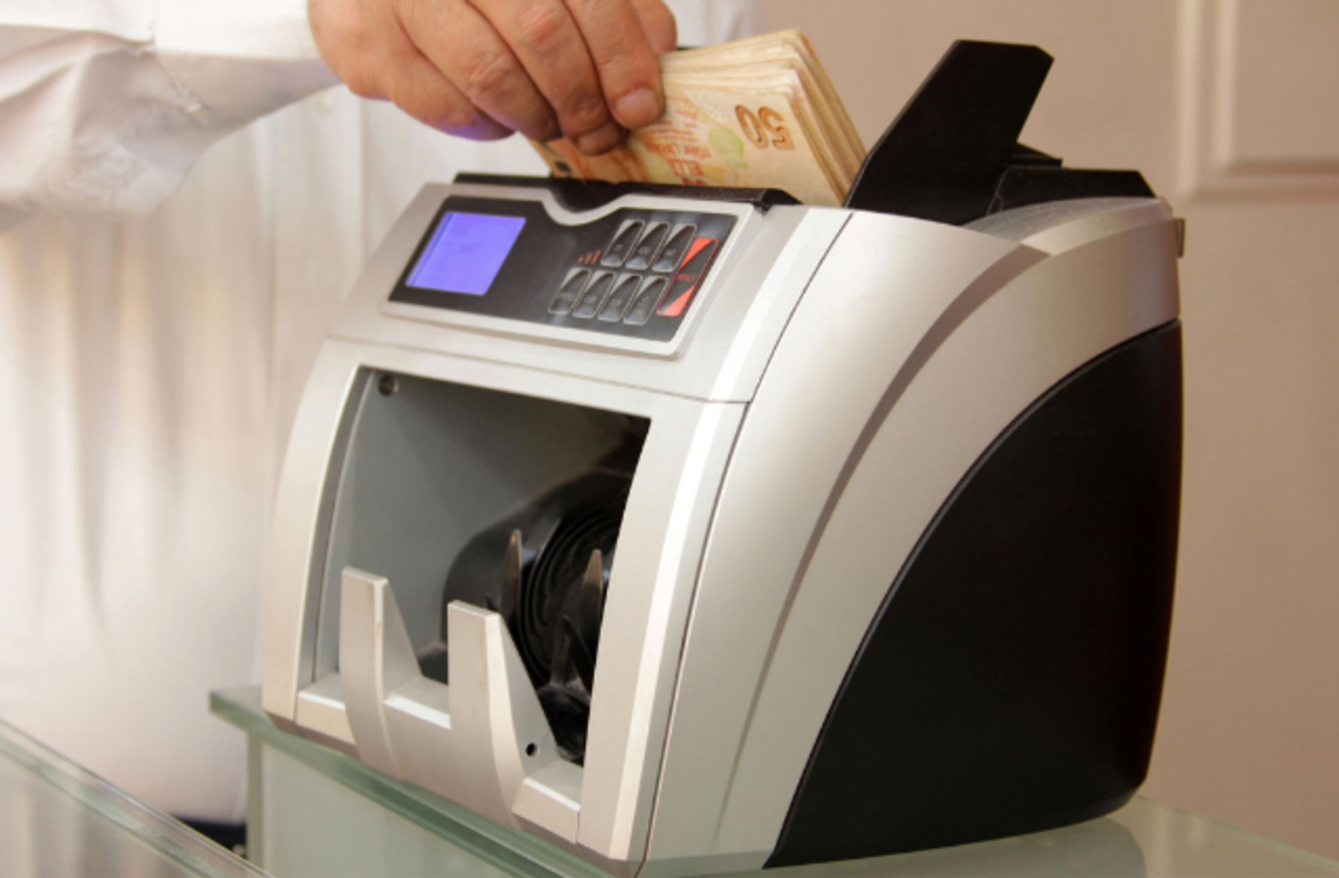 İster evde ister iş yerinde kullanabileceğiniz güvenilir ve pratik kullanımlı para sayma makineleri