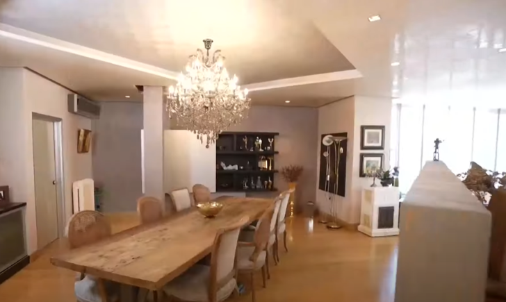 Mehmet Ali Erbil ve sevgilisi Gülseren Ceylan birlikte yaşadıkları boğaz manzaralı villanın kapılarını açtı! Yatak odasındaki o detay dikkat çekti G2