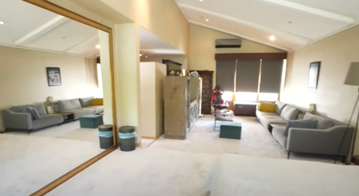 Mehmet Ali Erbil ve sevgilisi Gülseren Ceylan birlikte yaşadıkları boğaz manzaralı villanın kapılarını açtı! Yatak odasındaki o detay dikkat çekti G5