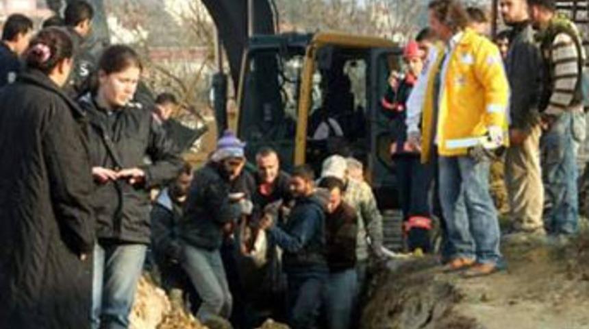 G&ouml;&ccedil;&uuml;k altında 'bayram'