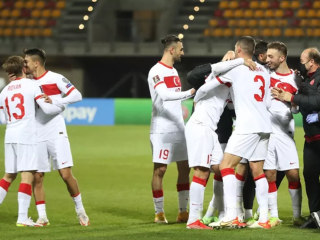 A Milli Takım'da beklenmedik sakatlık! Rıdvan Yılmaz, Macaristan karşısında sakatlandı ve oyuna devam edemedi