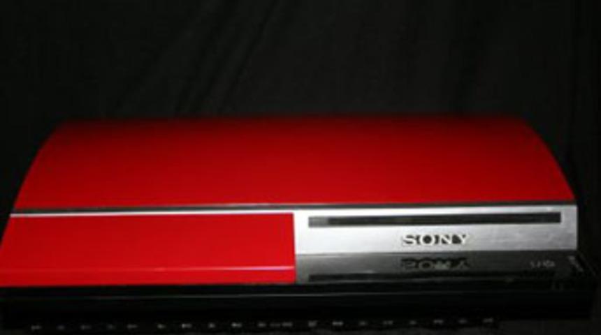 Kırmızı PlayStation 3 geliyor!