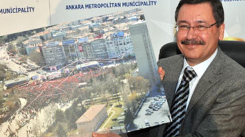 Melih G&ouml;k&ccedil;ek'in basın toplantısındaki hata