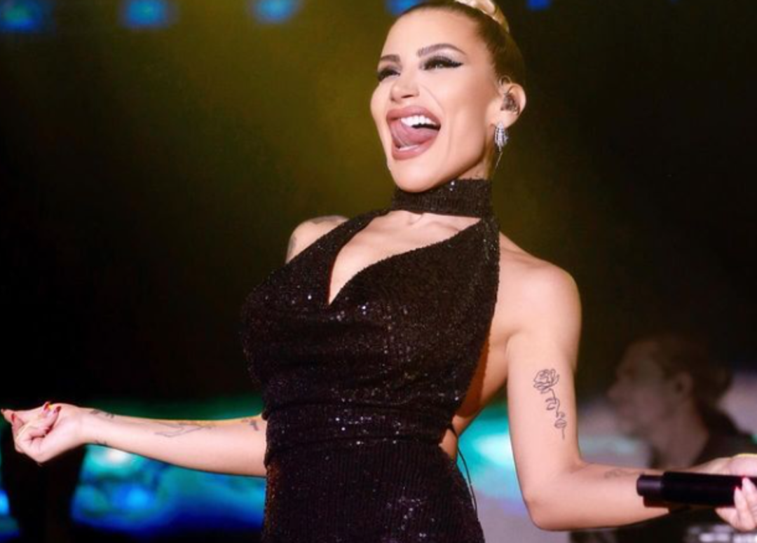 İrem Derici tatil i&ccedil;in kesenin ağzını a&ccedil;tı! Balayı adasına &ouml;dediği para dudak u&ccedil;uklattı