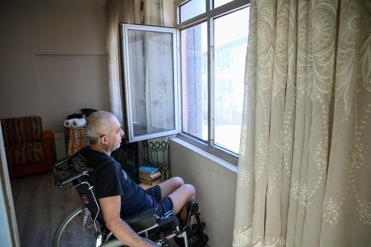 İşe gitmek için uyandı, ayağa kalkamayınca grip sandı! Gerçeği öğrenince hayatının şokunu yaşadı: Hiç aklıma gelmezdi, şimdi tekerlekli sandalye bakıyorum G5