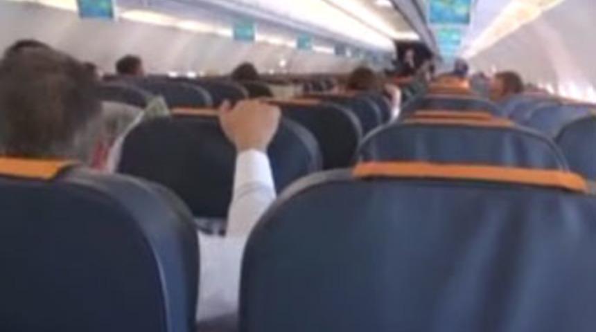 Kılı&ccedil;daroğlu'nu taşıyan u&ccedil;akta panik