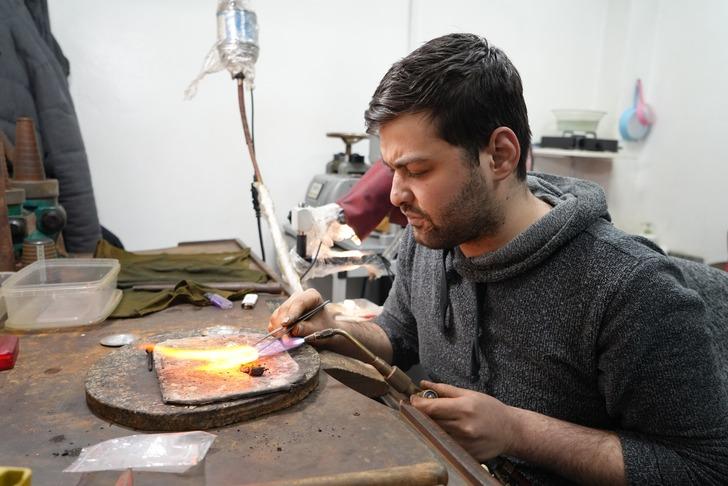 Şehir efsanesi oldu, dilden dile yayıldı! Yardım kömürlerinin içinden altın mı çıkıyor? Paketi açan kuyumcuya koşuyor G1