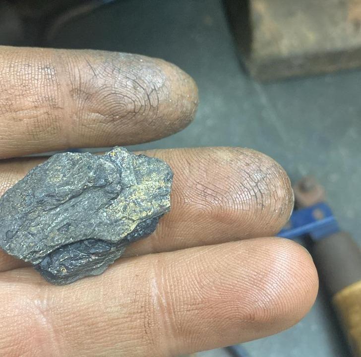 Şehir efsanesi oldu, dilden dile yayıldı! Yardım kömürlerinin içinden altın mı çıkıyor? Paketi açan kuyumcuya koşuyor G2