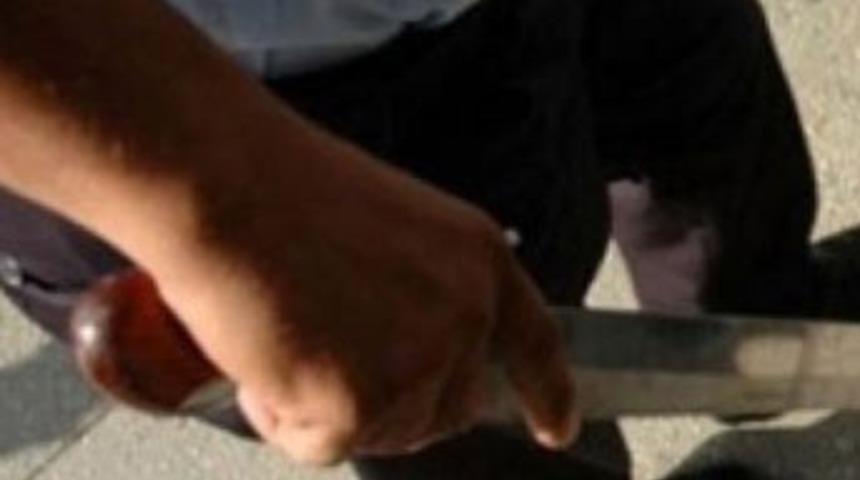 &Ouml;ğretmene d&ouml;ner bı&ccedil;aklı saldırı!