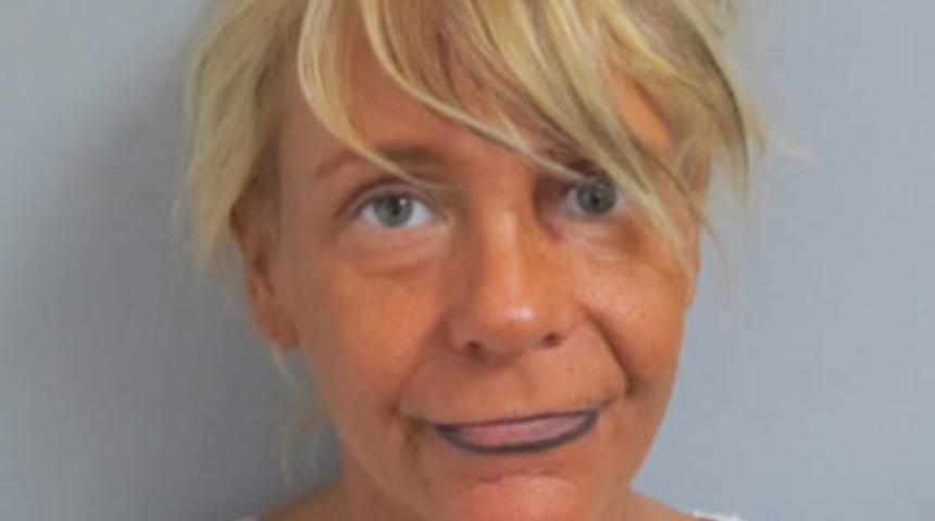 5 yaşındaki kızını solaryumda 'yaktı'