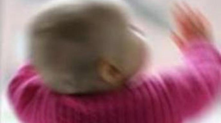 1,5 yaşındaki &ccedil;ocuk 4. kattan d&uuml;şt&uuml;