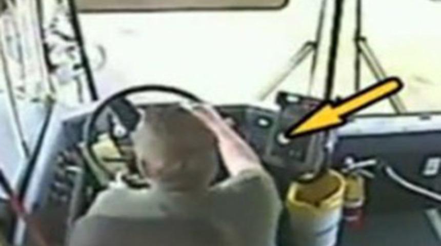 Otob&uuml;s şof&ouml;r&uuml; koltuktan d&uuml;şt&uuml;!