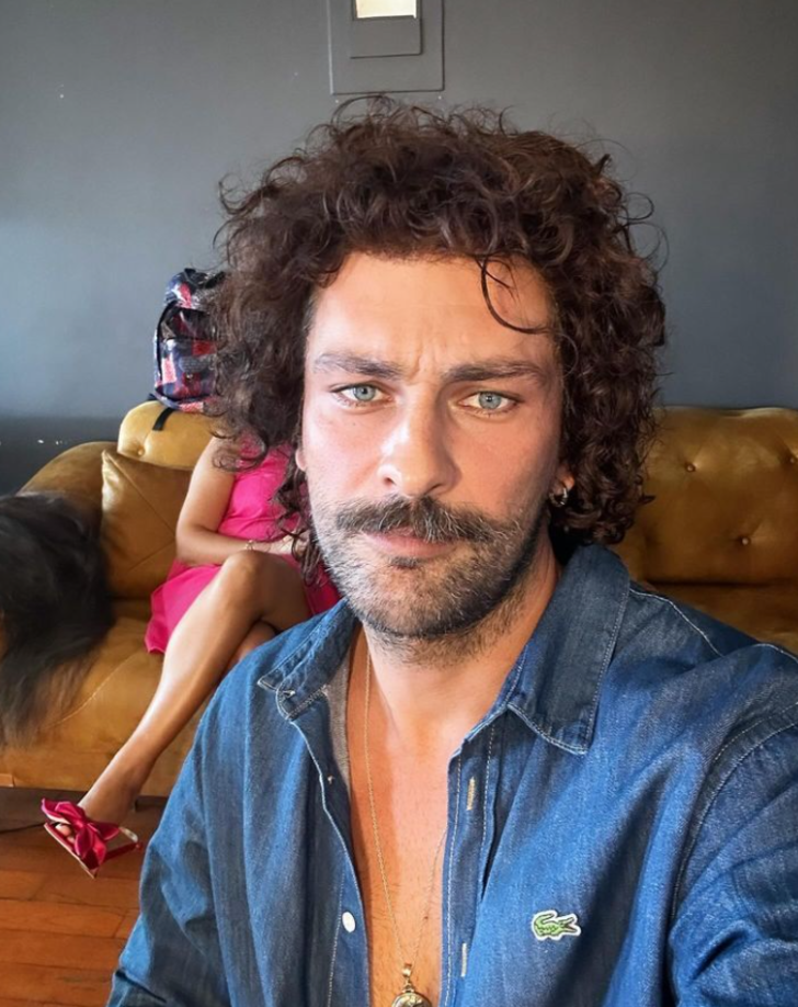 Şahane Hayatım dizisinin Mesut'u Onur Tuna yeni stiliyle sosyal medyayı salladı!  G4