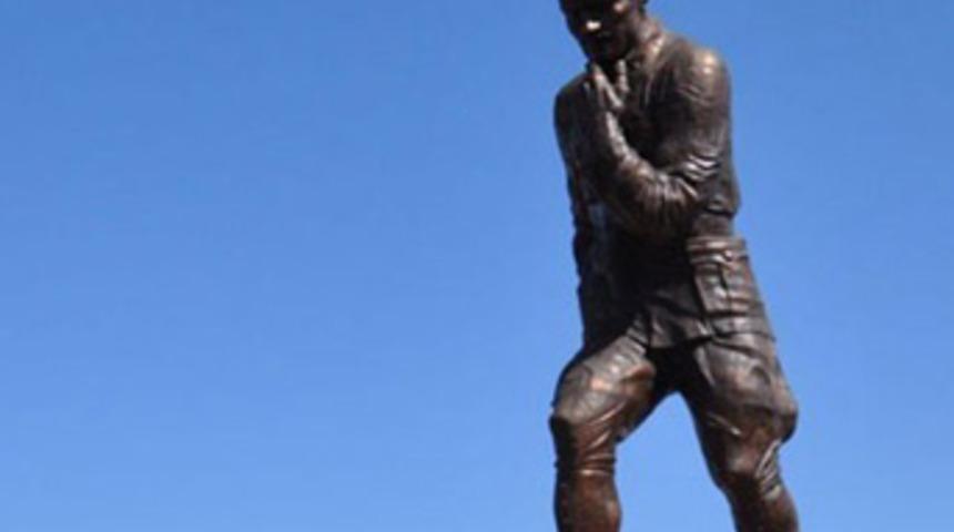 Dev Atatürk heykeli için açılış yarışı!