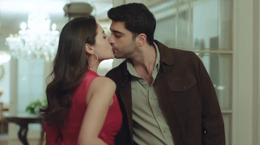 Doğukan Güngör ve Sıla Türkoğlu arasında öpüşme krizi! Göndermesi olay oldu