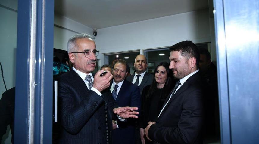 Bakan Uraloğlu taksi durağına gelen telefonu cevapladı: Ben Bakanım, siz adres verin!