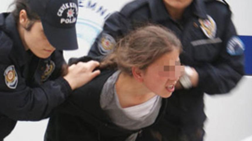 Polisten bina i&ccedil;ine gaz bombası!