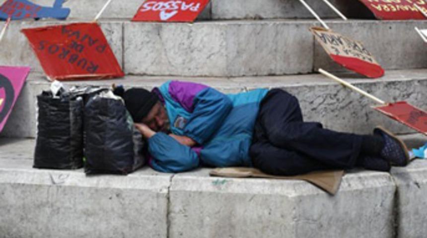 Krizden kurtulmak i&ccedil;in tatilden vazge&ccedil;tiler!