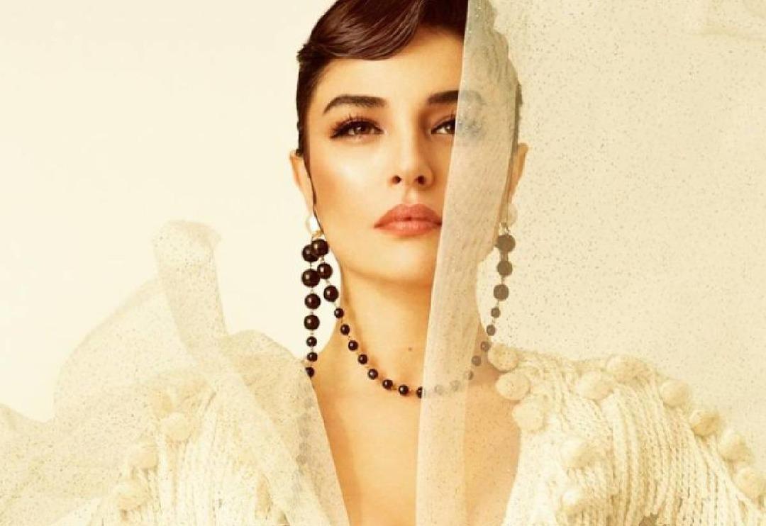 Ge&ccedil;tiğimiz g&uuml;nlerde sessiz sedasız sevgilisiyle evlenmişti... 7 aylık Gonca Vuslateri'nden karnı burnunda pozlar geldi! "Kilo aldım..."