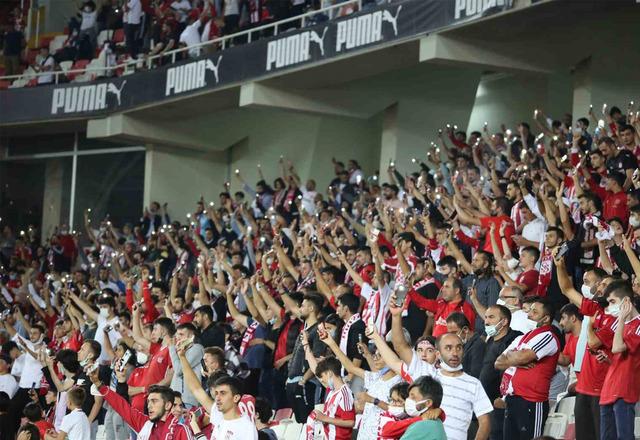Sivasspor taraftarlarından maç saatine tepki