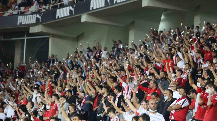 Sivasspor taraftarlarından maç saatine tepki
