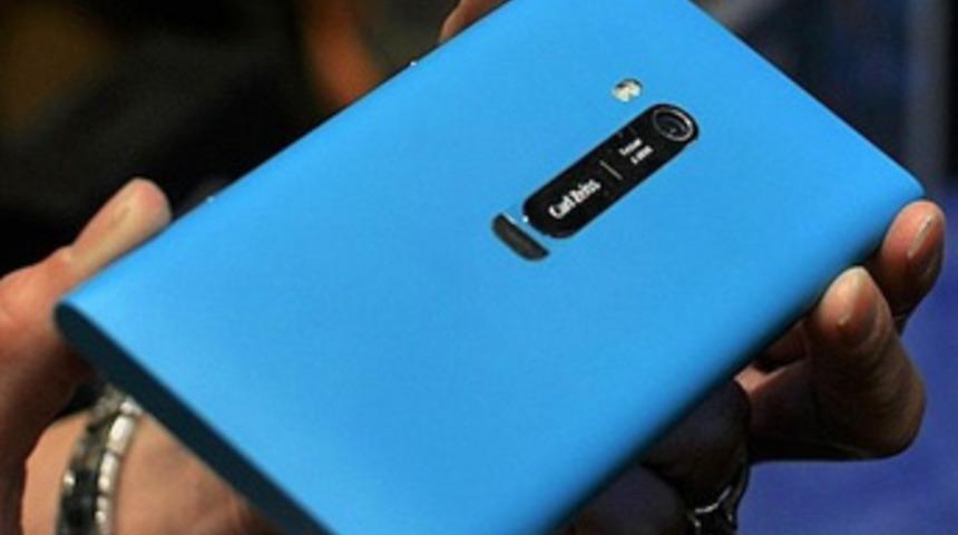 Microsoft&rsquo;tan Windows Phone 8 Kandırmacası