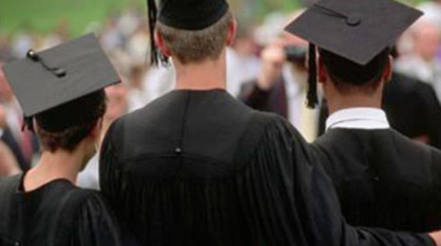 Mezuniyet törenine porno karıştı!