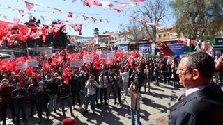 Özgür Özel mitingde atılan o sloganı düzeltti: Evladım o mesajı mı verdik şimdi?