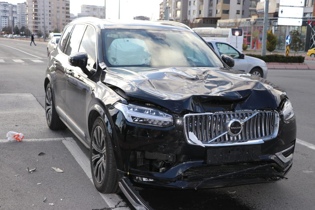 S&uuml;per Lig ekibi Kayserispor'un Başkanı Ali &Ccedil;amlı bisiklete &ccedil;arptı, o kişi hayatını kaybetti! Başkan emniyete g&ouml;t&uuml;r&uuml;ld&uuml;