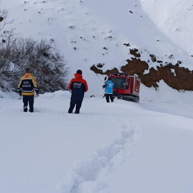 Bingöl’de tipide dağlık alanda mahsur kalan avcılar helikopterle kurtarıldı
