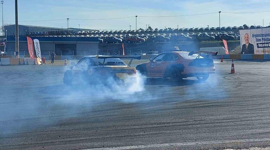 Dirft pilotları tozu dumana kattı