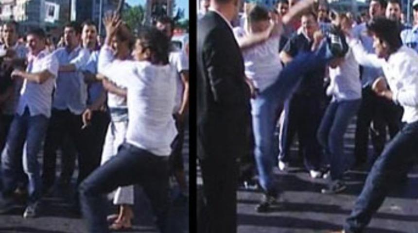 Taksim'in göbeğinde inanılmaz kavga