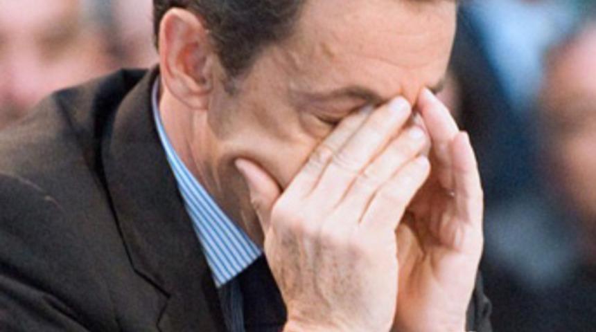 Sarkozy'yi Müslüman ve ateistler devirdi!