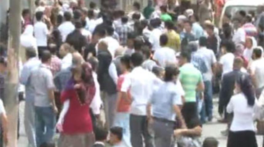 Beyoğlu'nda onlarca kişi birbirine girdi