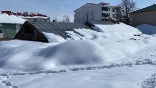 Tek katlı evler kara gömüldü! 2 metreyi buldu... Evlerin etrafında yoğun çaba