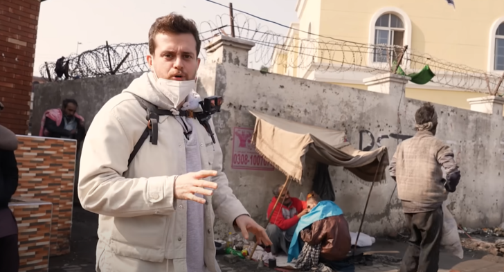 Ünlü Youtuber Alper Rende o ülkeye gitti... İğrenç görüntüler görenleri şaşırttı! Herkesin içinde pantolonunu indirip... G1