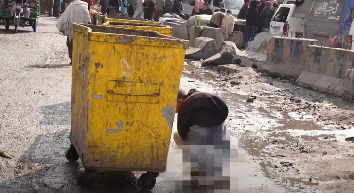 Ünlü Youtuber Alper Rende o ülkeye gitti... İğrenç görüntüler görenleri şaşırttı! Herkesin içinde pantolonunu indirip... G4