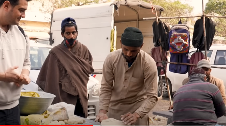 Ünlü Youtuber Alper Rende o ülkeye gitti... İğrenç görüntüler görenleri şaşırttı! Herkesin içinde pantolonunu indirip... G3