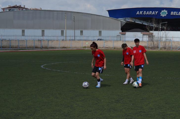 'HEDEFİM BÜYÜK BİR FUTBOL TAKIMINDA OYNAMAK'