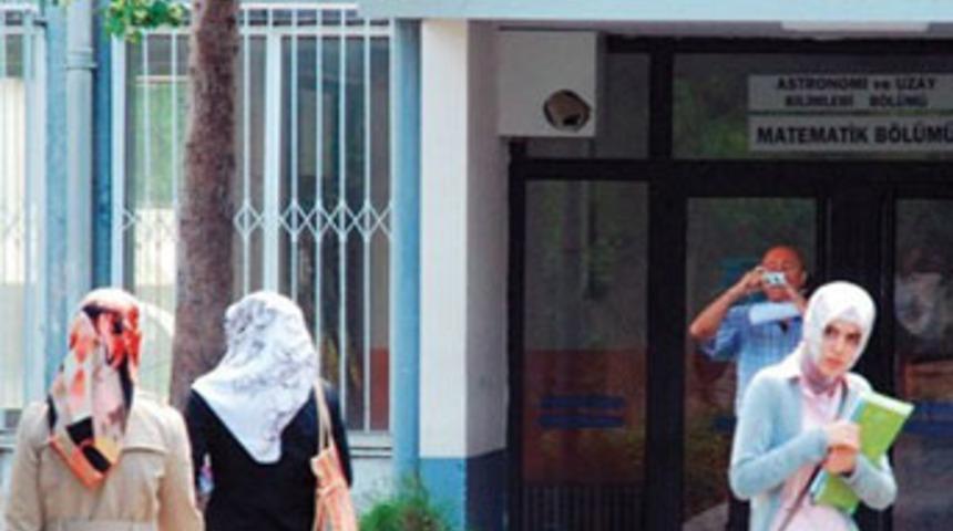 'Prof.baş&ouml;rt&uuml;l&uuml; &ouml;ğrencileri fişliyor' iddiası