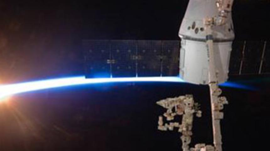 Alevler içinde Dünya'ya girecek!