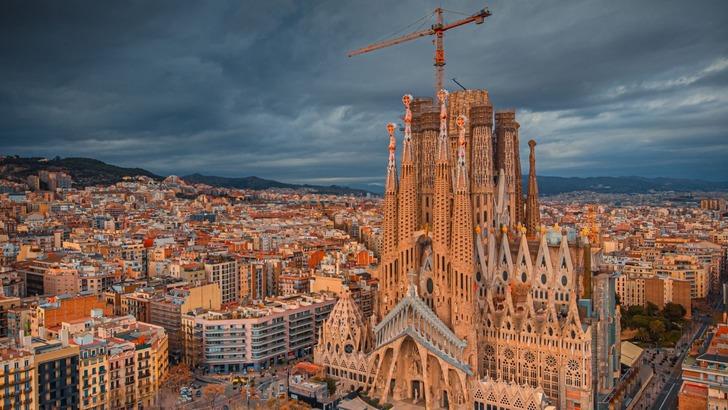 MİMARI, ESERİNİ İZLERKEN TRENİN ALTINDA KALDI