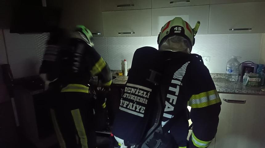 Denizli'de yangında dumandan etkilenen 4 kişi hastaneye kaldırıldı