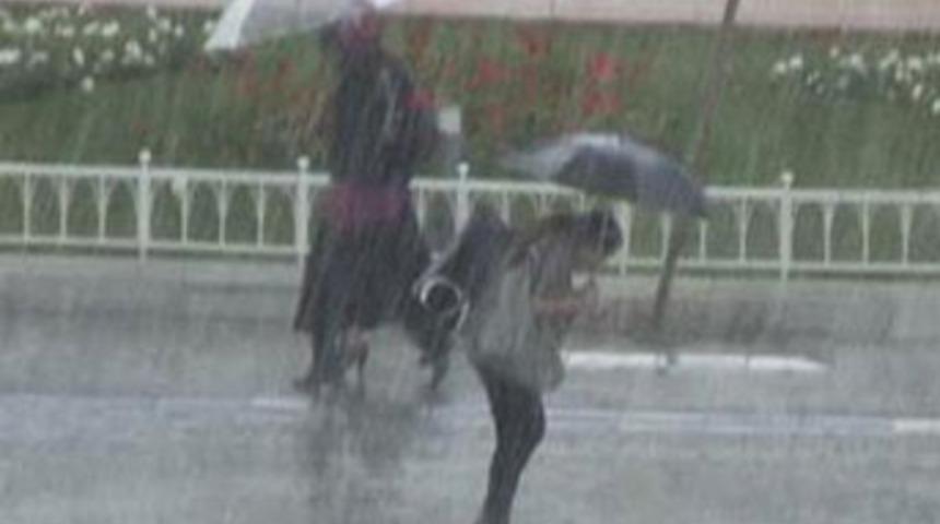 Taksim Meydanı'nda kar heyecanı yaşandı