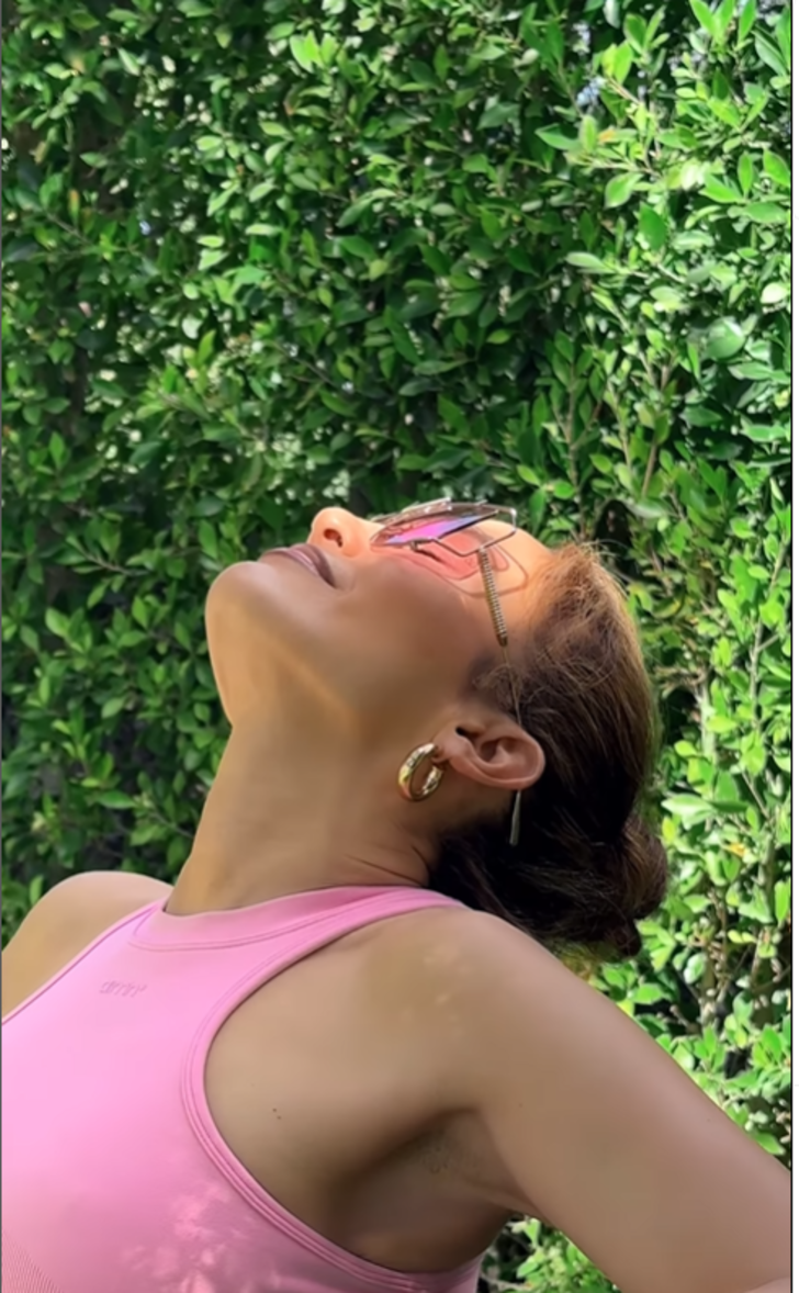 Jennifer Lopez'in 60 milyon dolarlık lüks malikanesinin bahçesinde spor yaptı: "Yıllara meydan okuyor" G5