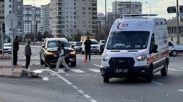 Kayserispor Başkanı Ali Çamlı'nın kaza yaptığı anın görüntüleri ortaya çıktı! Ölen kişi Suriyeli olunca yapılan insanlık dışı yorumlar mide bulandırdı 640xauto