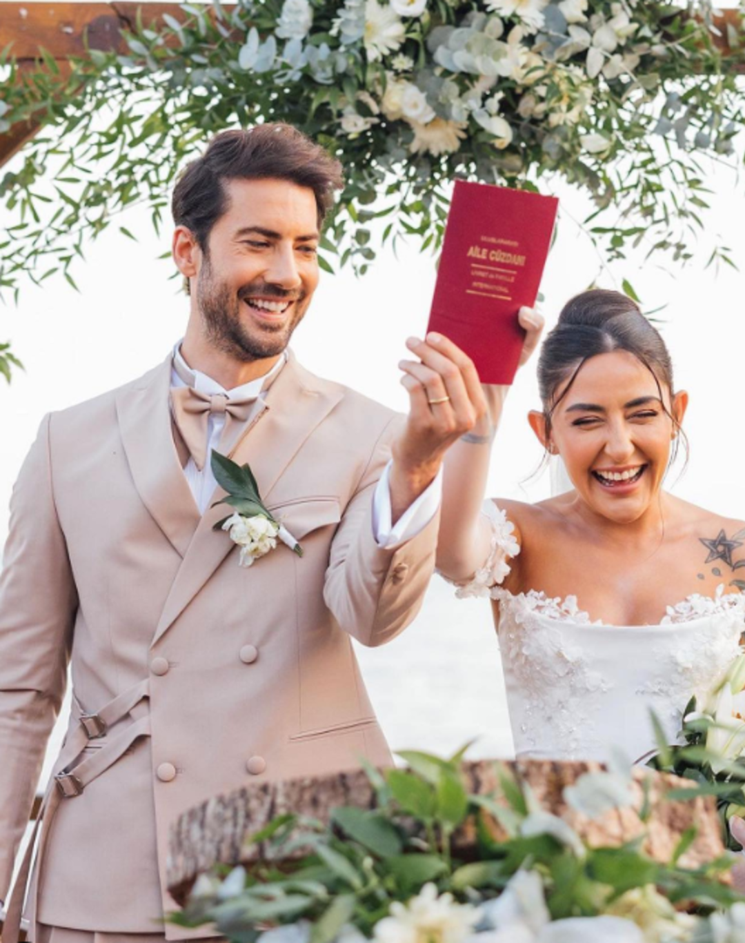 Melek Mosso'nun gelinlikli pozlarına çirkin yorumlar! "Midem bulandı" diyerek kızdı