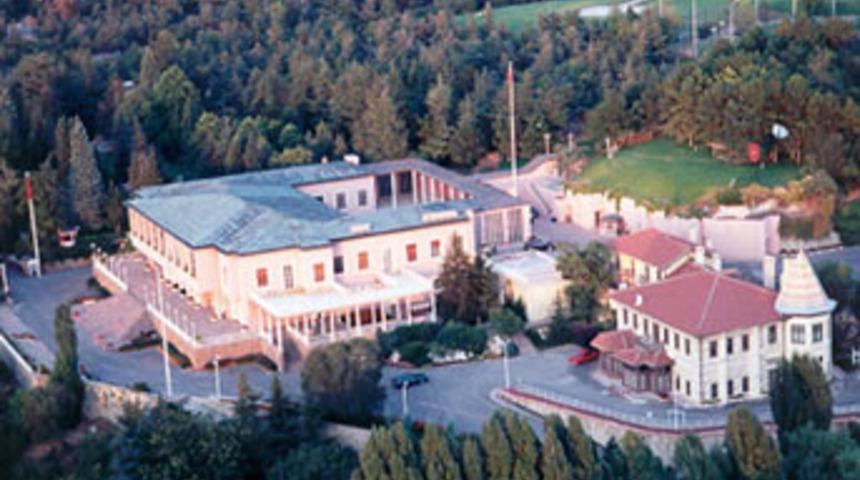 G&uuml;ndem: Partili cumhurbaşkanı